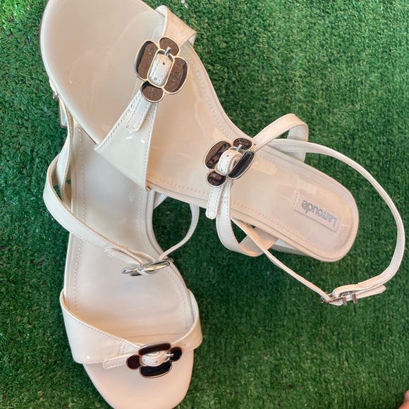 NEW Larroude|| Tinx Block In Ivory Patent Leather Heels Sandals Size 9 - Picture 1 of 8
